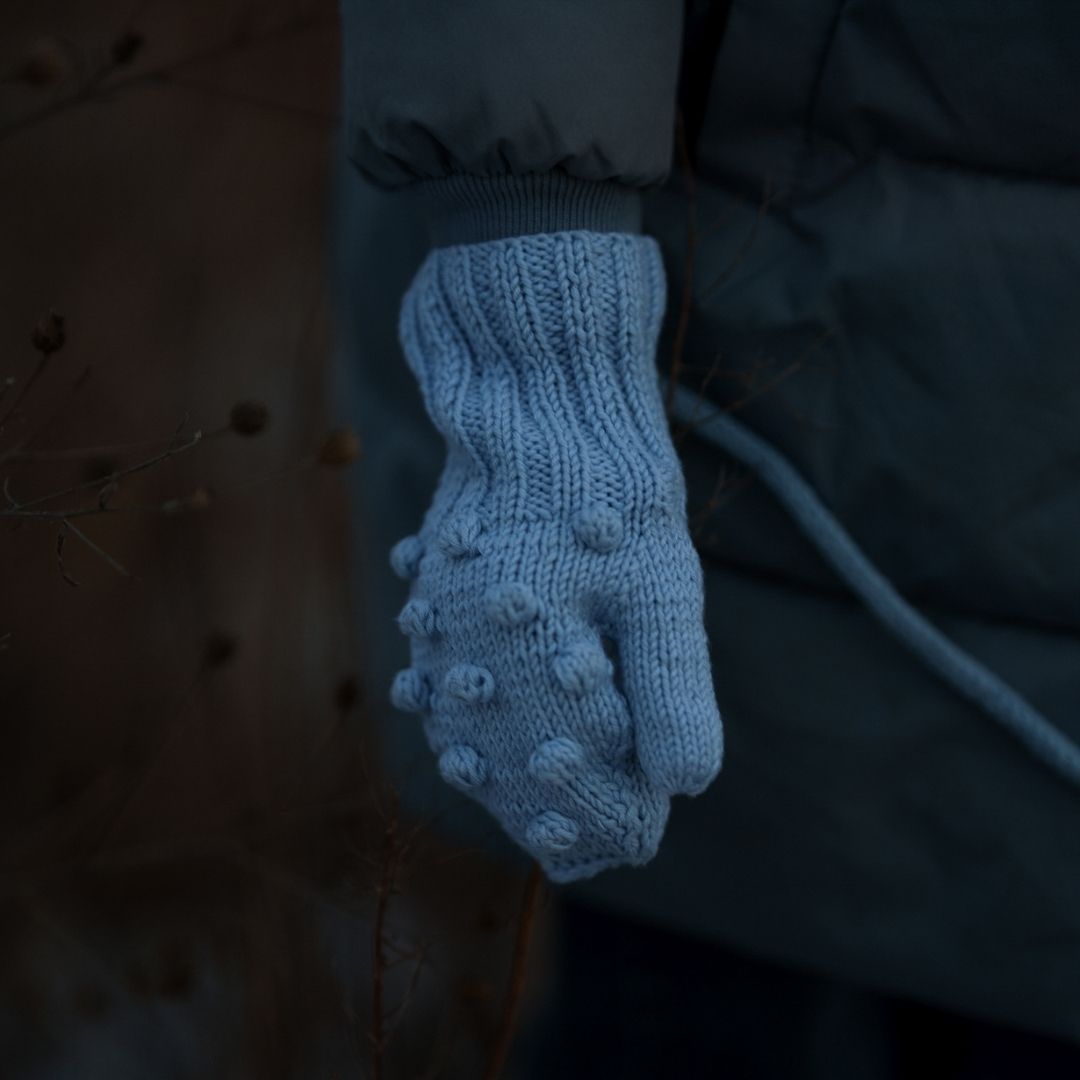 Popcorn-Knit-Mittens-Blue