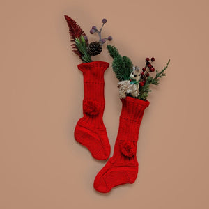 pom-pom-bed-socks-red